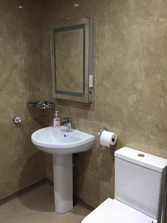 Exclusive Private Double Room, En-Suite Wet Room Private Entrance 福里斯 外观 照片