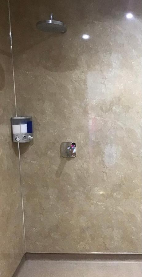 Exclusive Private Double Room, En-Suite Wet Room Private Entrance 福里斯 外观 照片